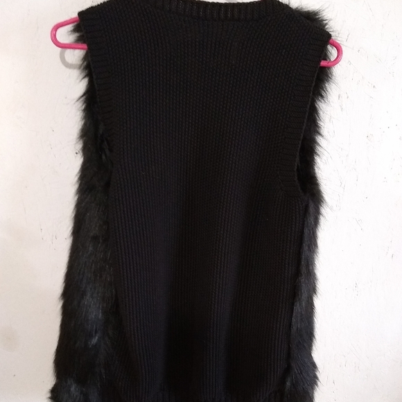 NWT Black faux fur front sweater vest size small - Picture 6 of 6